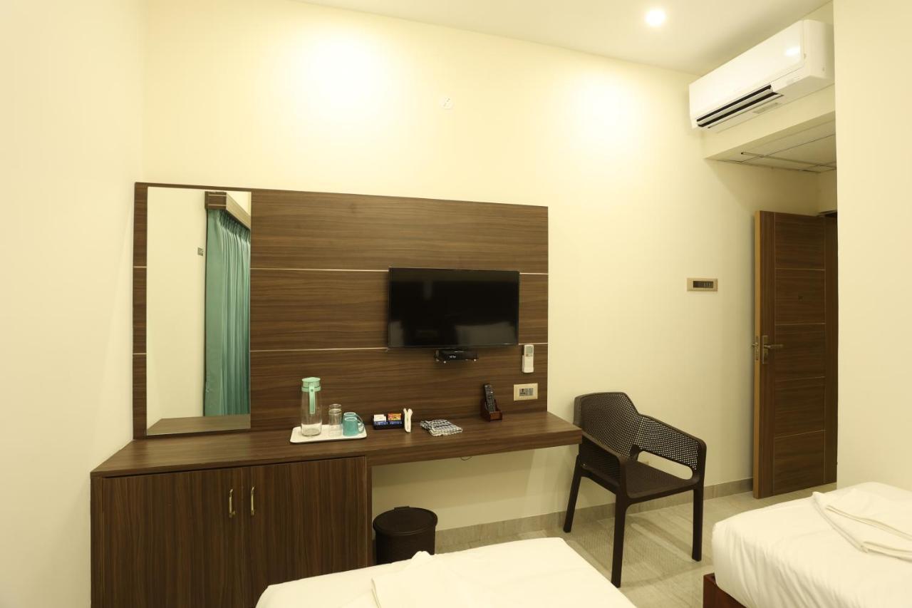 Minas Manor Hotel Tiruchirappalli Екстериор снимка