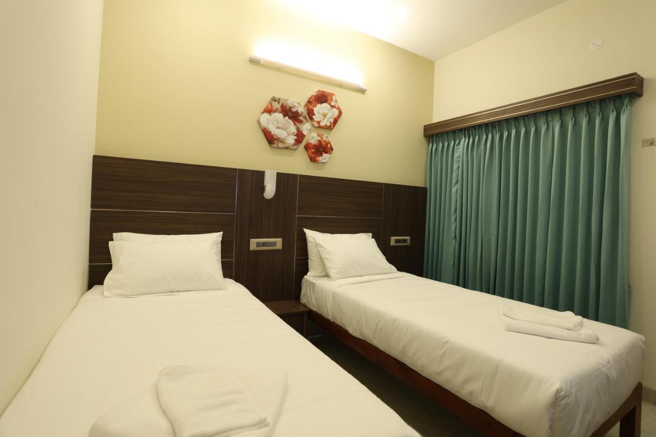Minas Manor Hotel Tiruchirappalli Екстериор снимка