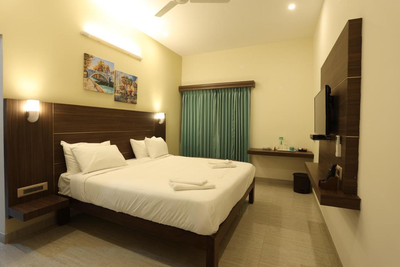 Minas Manor Hotel Tiruchirappalli Екстериор снимка