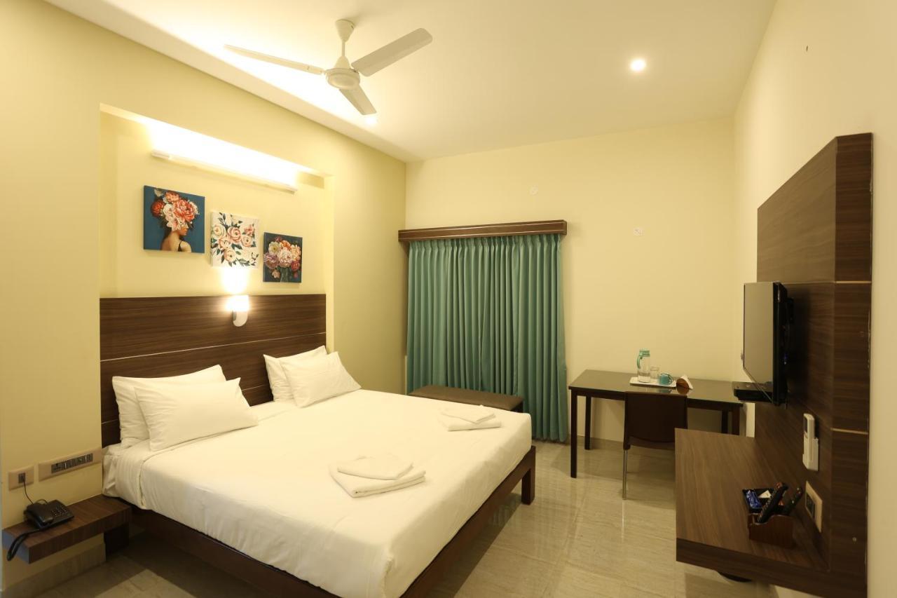 Minas Manor Hotel Tiruchirappalli Екстериор снимка