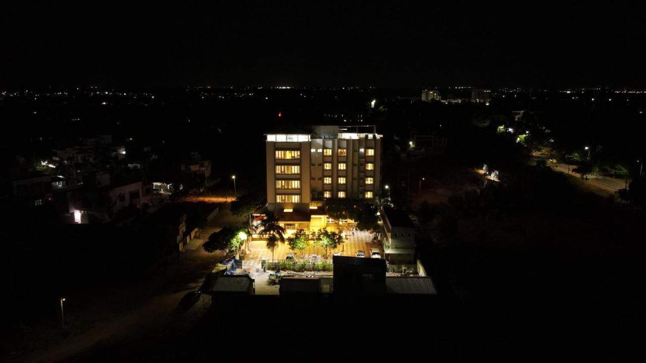 Minas Manor Hotel Tiruchirappalli Екстериор снимка