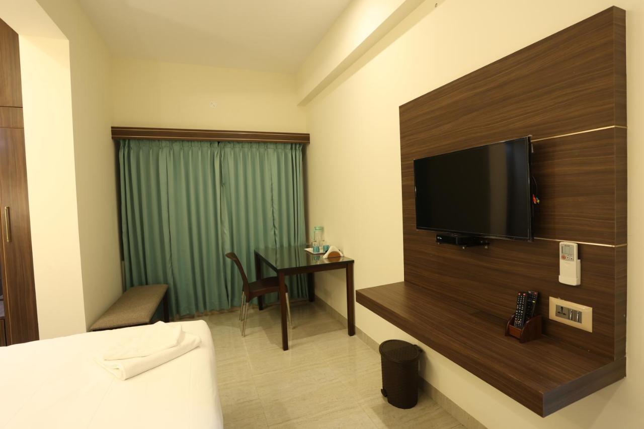 Minas Manor Hotel Tiruchirappalli Екстериор снимка