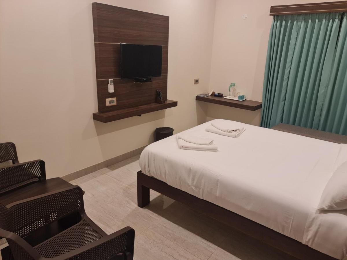 Minas Manor Hotel Tiruchirappalli Екстериор снимка
